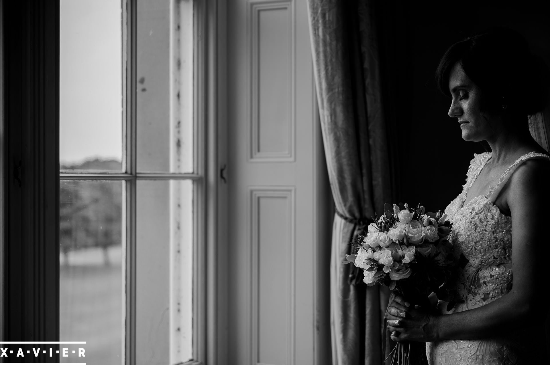 bride holding flowers in the mirror