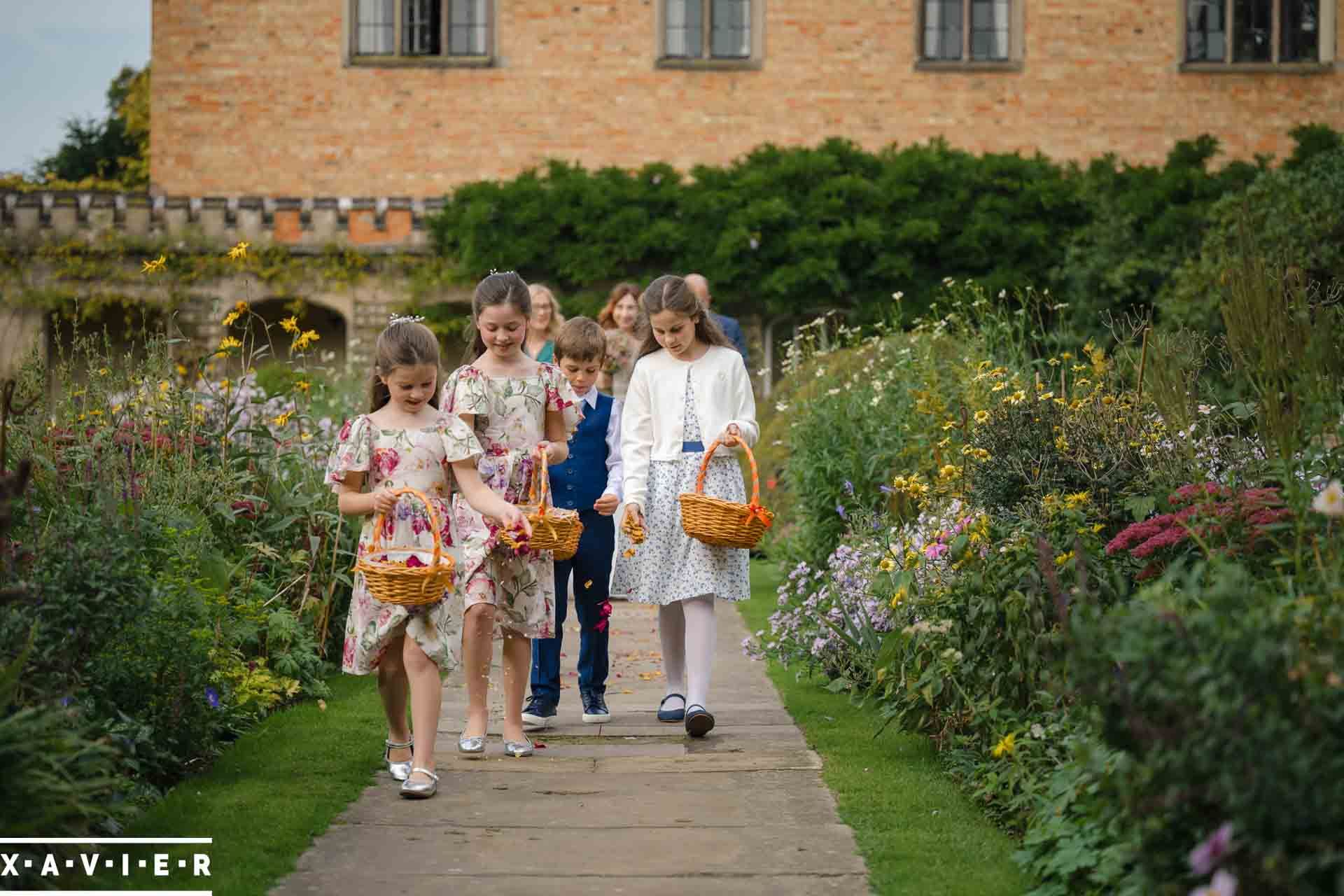 flowergirls dropping petals