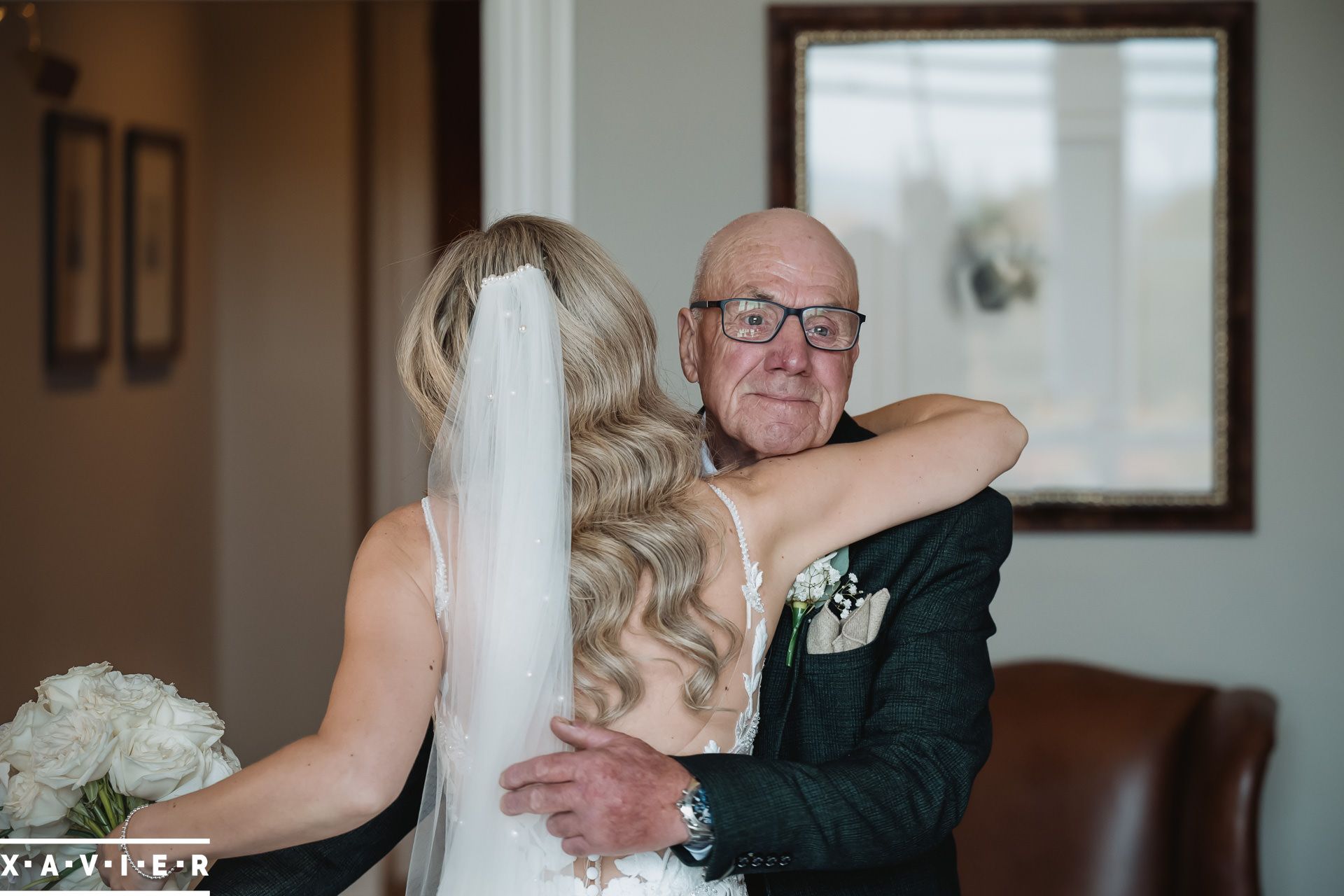 emotional moment as dad sees bride for first time