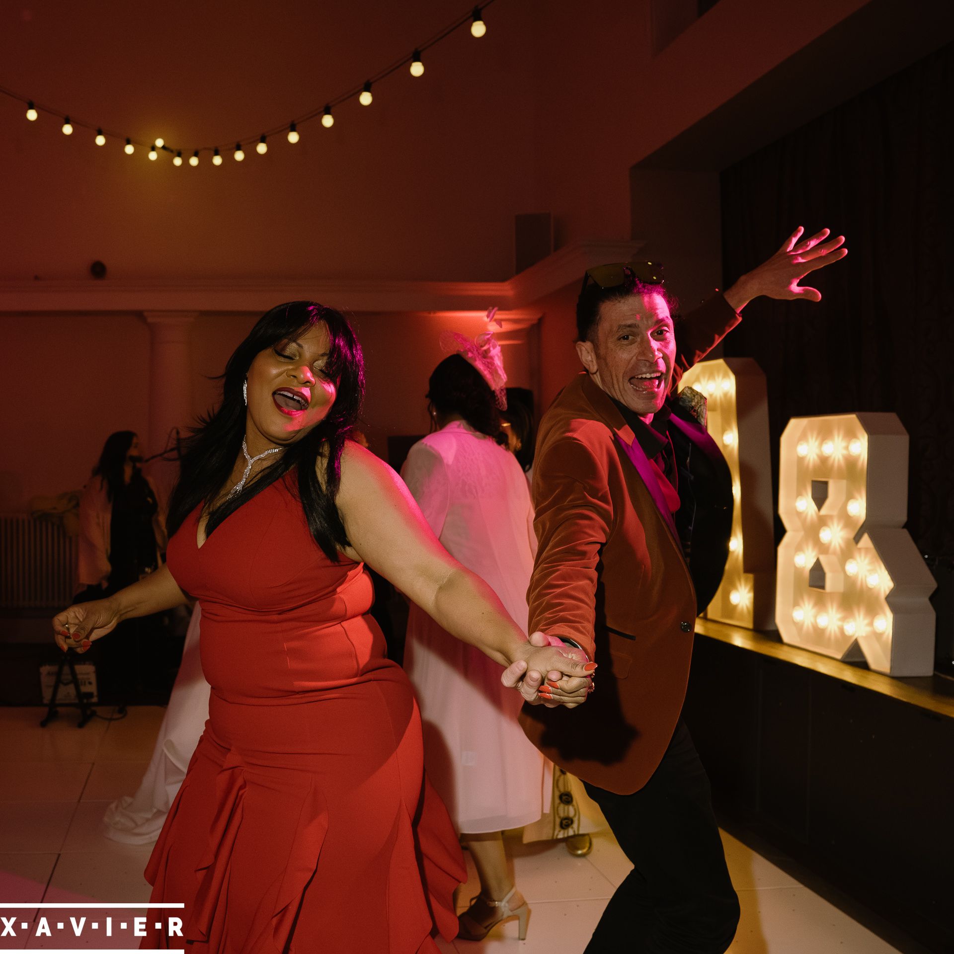 guests dancing at the wedding party